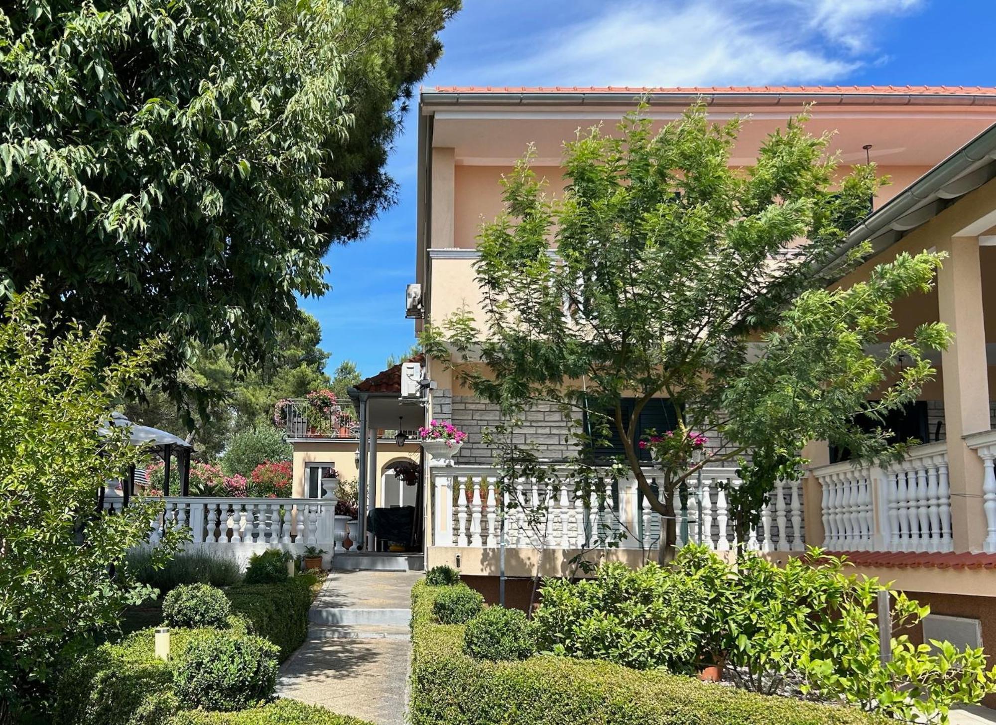 Holiday Home Villa Romantica Sveti Filip i Jakov Eksteriør billede