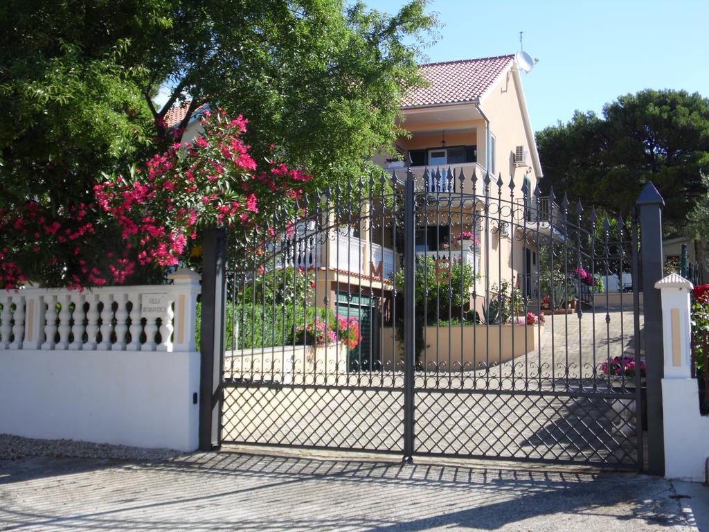 Holiday Home Villa Romantica Sveti Filip i Jakov Eksteriør billede