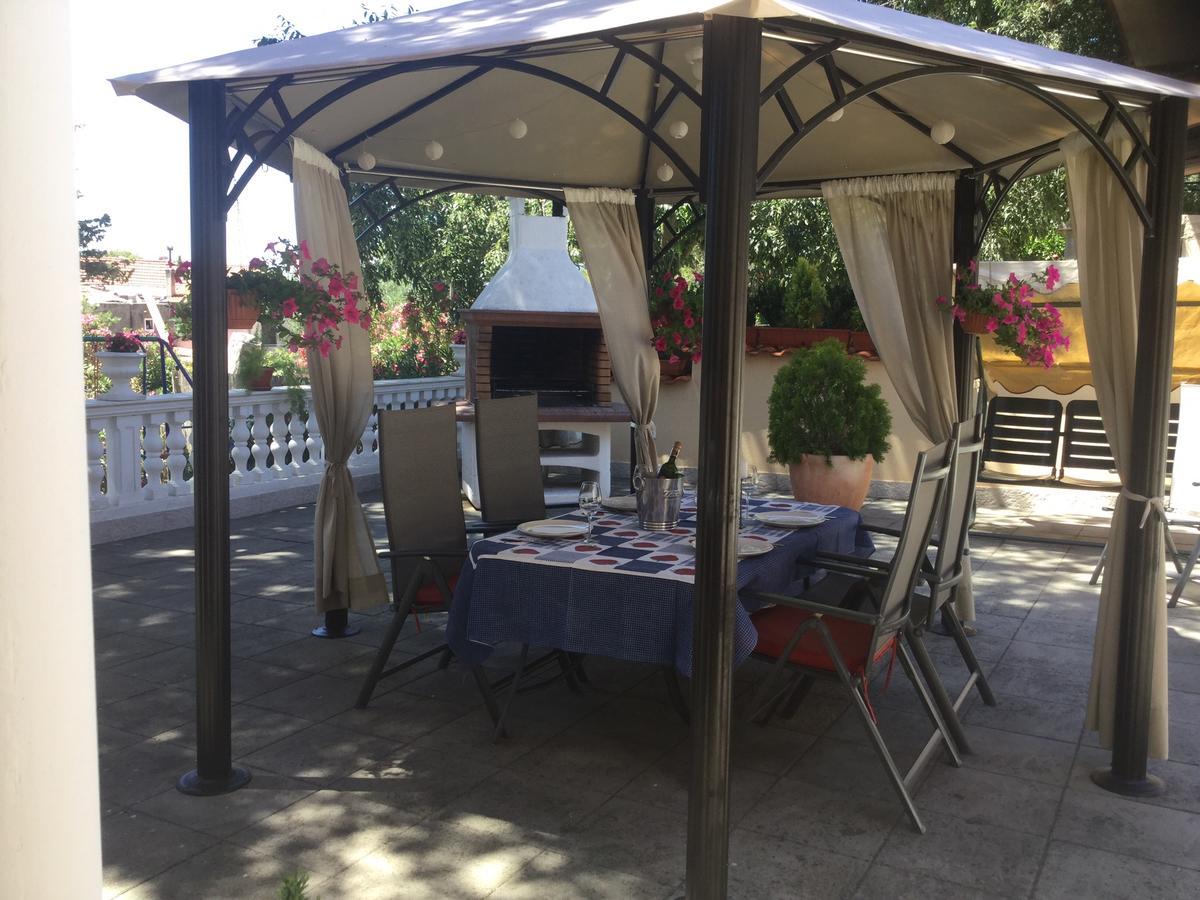 Holiday Home Villa Romantica Sveti Filip i Jakov Eksteriør billede