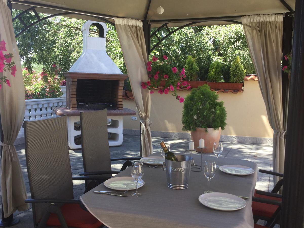 Holiday Home Villa Romantica Sveti Filip i Jakov Eksteriør billede
